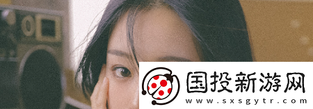 一前一后三個(gè)人一起騎自行車：一前一后共享美好時(shí)光-讓友情在自行車上飛揚(yáng)！