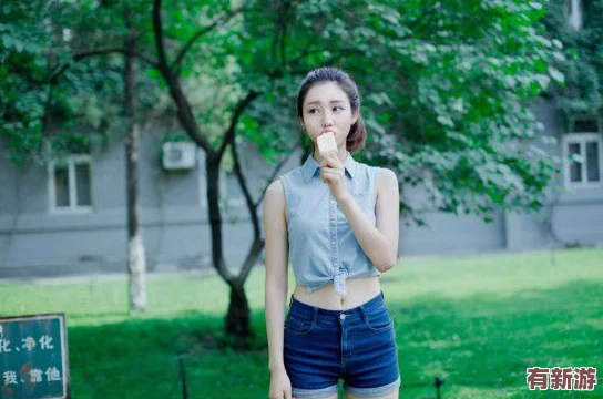 白絲?；ò?></p><h3>提升自身魅力的建議</h3><p>在這樣的校園環(huán)境中，提升自身魅力的途徑有很多。首先，學(xué)生應(yīng)積極參與各類文藝活動(dòng)或社團(tuán)，鍛煉自己的才能和人際交往能力；其次，充分利用圖書館和網(wǎng)絡(luò)資源，增強(qiáng)自己的專業(yè)素養(yǎng)和學(xué)術(shù)能力；最后，保持開(kāi)放的心態(tài)，勇于嘗試新事物，培養(yǎng)自己的創(chuàng)造力和獨(dú)立思考能力。</p><p>對(duì)于許多年輕的學(xué)生來(lái)說(shuō)，如何在繁忙的學(xué)業(yè)與生活中找到平衡，成為一個(gè)值得深思的問(wèn)題。值得一提的是，校園生活雖然充滿挑戰(zhàn)，但也蘊(yùn)藏著豐富的學(xué)習(xí)機(jī)會(huì)。正如一位學(xué)生所說(shuō)：“面對(duì)生活，我不想被動(dòng)接受。我希望通過(guò)自己的努力，讓青春更加絢麗?！?/p><p>面對(duì)青春的多姿多彩和生存的種種挑戰(zhàn)，有哪些具體的策略可以幫助大學(xué)生更好地應(yīng)對(duì)？例如，定期的時(shí)間管理和效率提升學(xué)習(xí)、有效的溝通技巧訓(xùn)練等，都能帶來(lái)極大的幫助。而學(xué)校與社會(huì)亦可以為年輕人提供更多的支持和機(jī)會(huì)，幫助他們?cè)陲L(fēng)雨中不斷成長(zhǎng)。</p>
	       
                </div>
                <div   id=