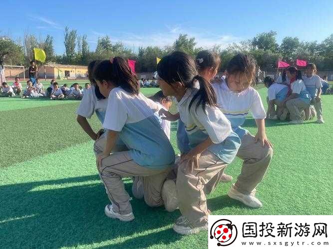 男生女生一起相嗟嗟嗟游戲：趣味互動(dòng)體驗(yàn)