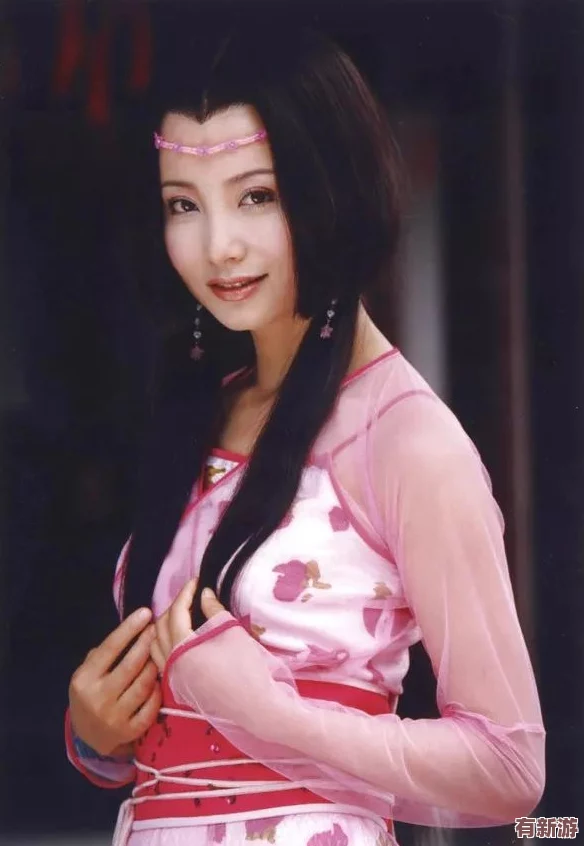 張?bào)阌瓿嗦懵阒成鞯乃囆g(shù)表現(xiàn)與社會(huì)反響探討
