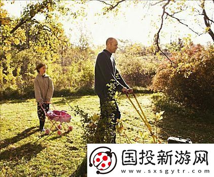 父親有力挺送女兒的花園：愛的滋養(yǎng)與成長的希望