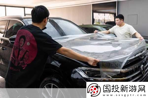 我媽媽在后車座姥姥家：當(dāng)然可以！以下是一些關(guān)于你媽媽在后車座上去姥姥家的新標(biāo)題建議：